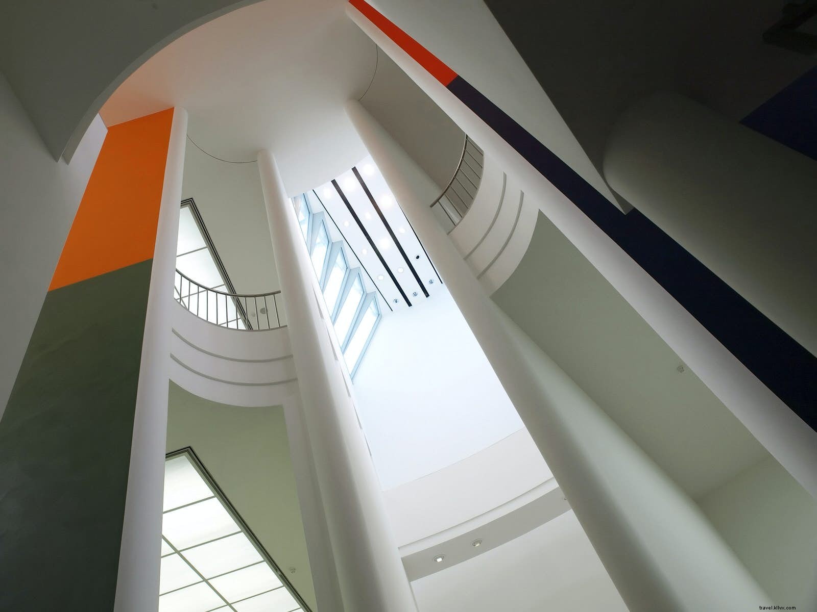 World s Top Modern Art Museums: Iconic Venues for Cutting-Edge Masterpieces