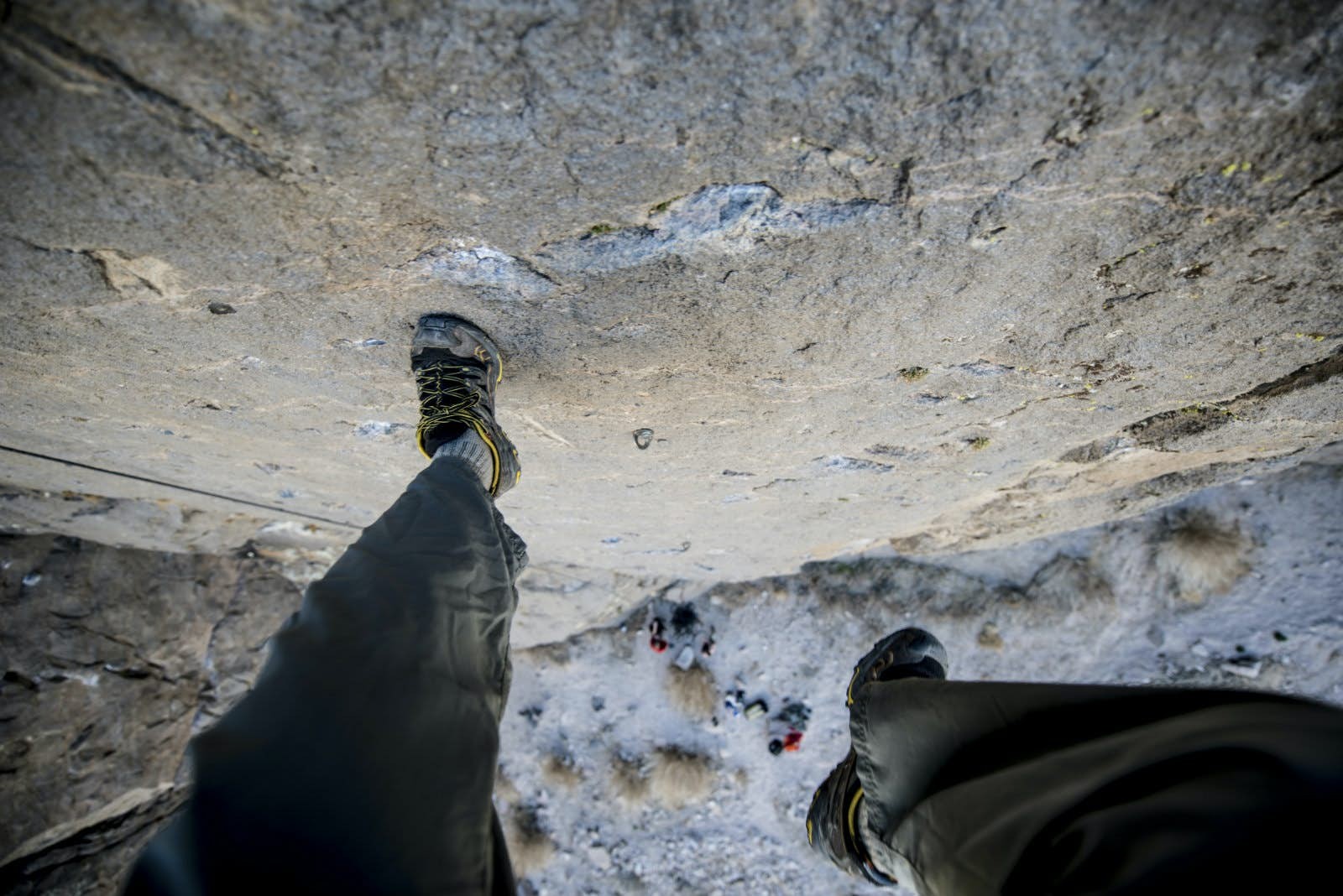 10 Essential Dos and Don ts for Sharing Travel on Social Media