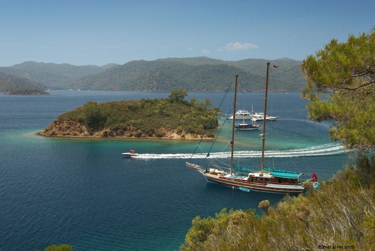 3 Ultimate Digital Detox Destinations: Unplug and Recharge in Turkey, Hong Kong, and Byron Bay