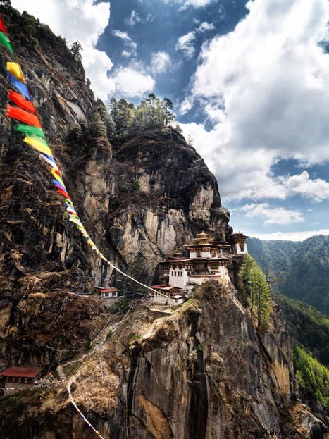 Bhutan: The Mystical Kingdom of the Clouds – A Himalayan Journey of Tradition and Wonder