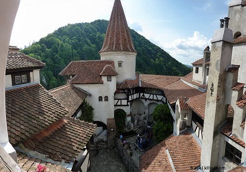 Top Global Destinations for Vampire Enthusiasts: Iconic Vampire-Spotting Locations