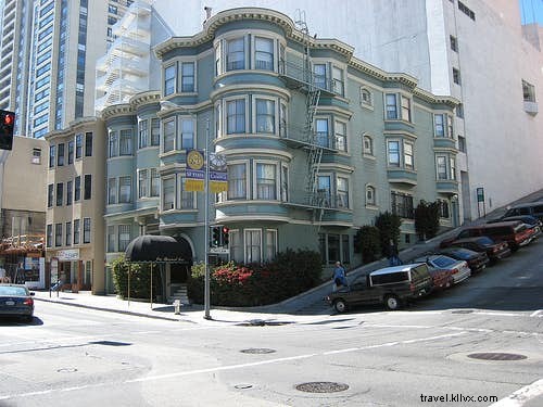 Top Global Destinations for Vampire Enthusiasts: Iconic Vampire-Spotting Locations