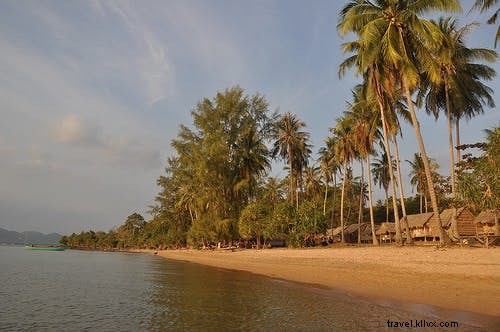 Cambodian Etiquette Guide: Essential Dos and Don ts for Respectful Travel