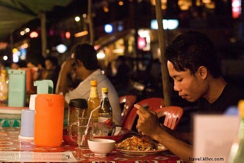 Cambodian Etiquette Guide: Essential Dos and Don ts for Respectful Travel