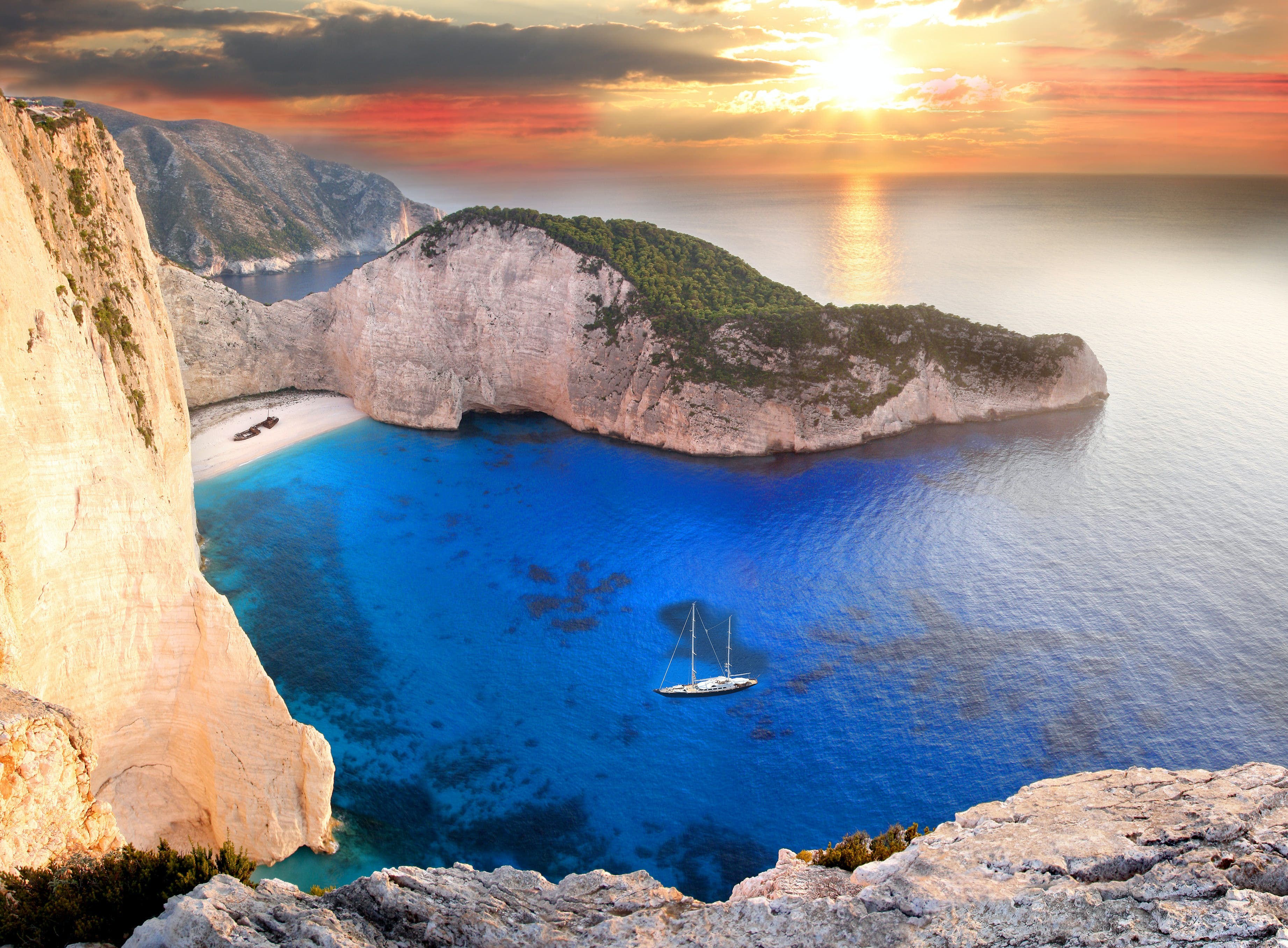 6 Idyllic Destinations for Summer Sailing Adventures