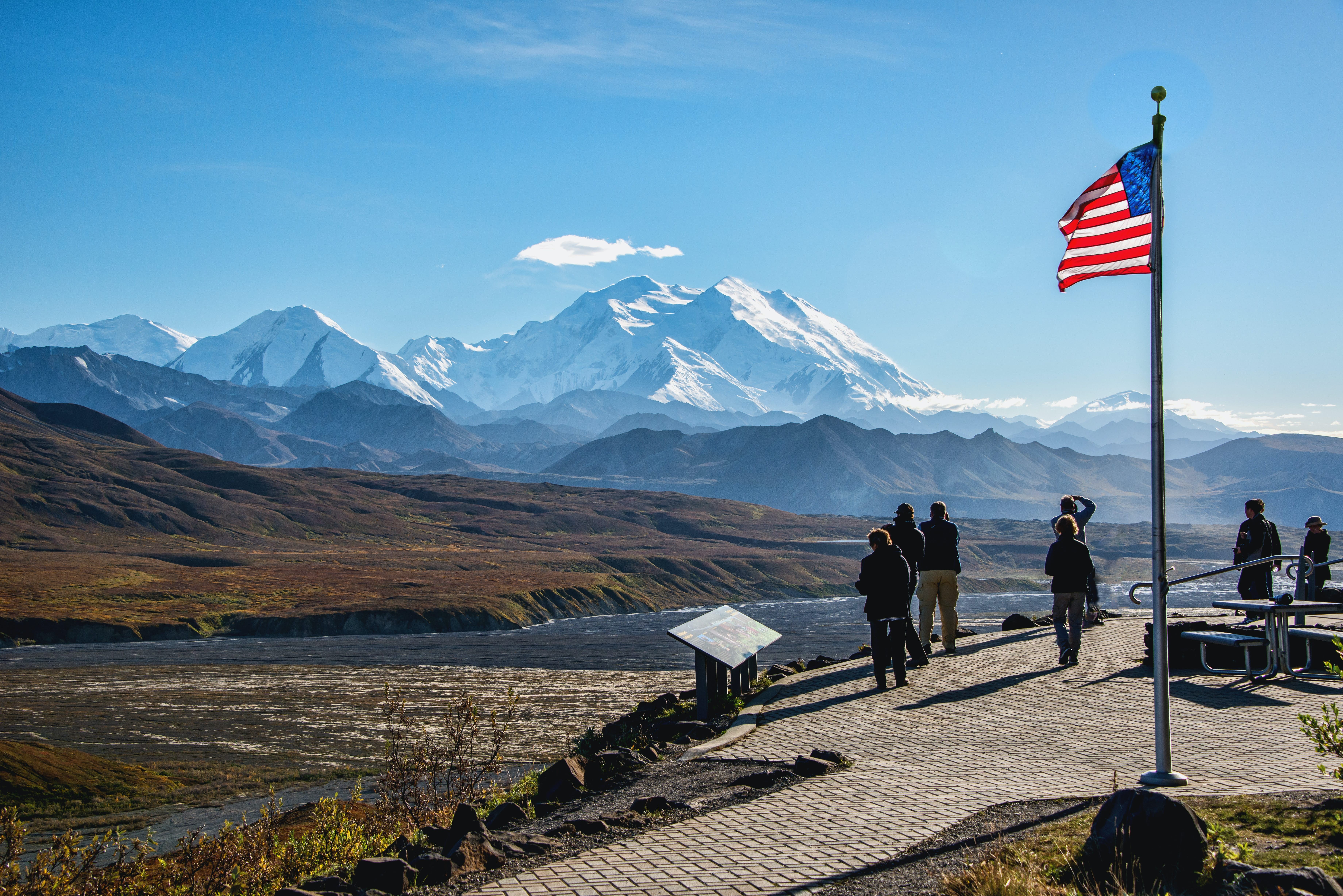 Denali National Park & Preserve: Ultimate Guide to Wildlife, Hiking, Lodging & Must-See Attractions