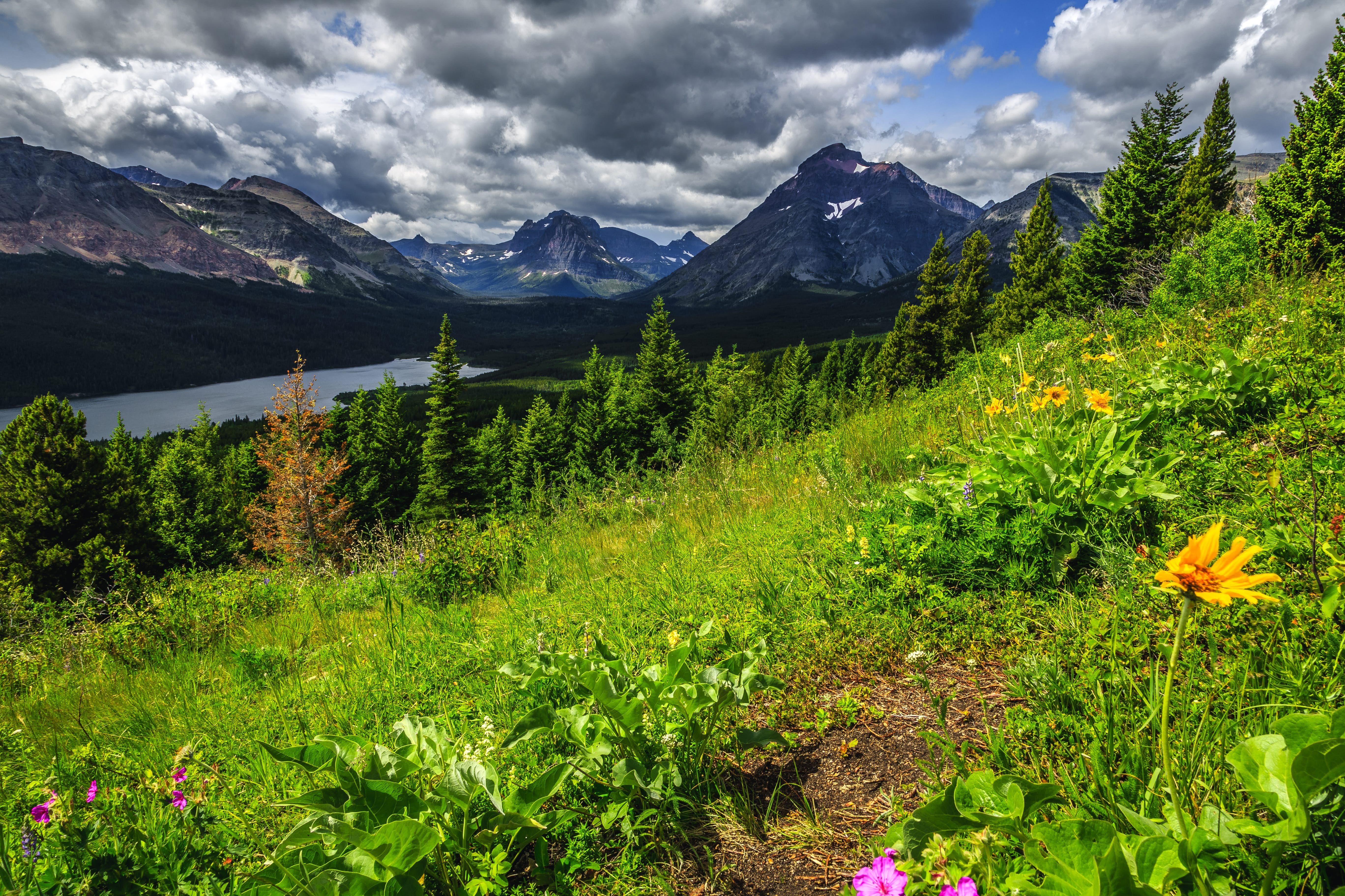 Glacier National Park: Majestic Peaks, Epic Hikes, and Historic Wonders