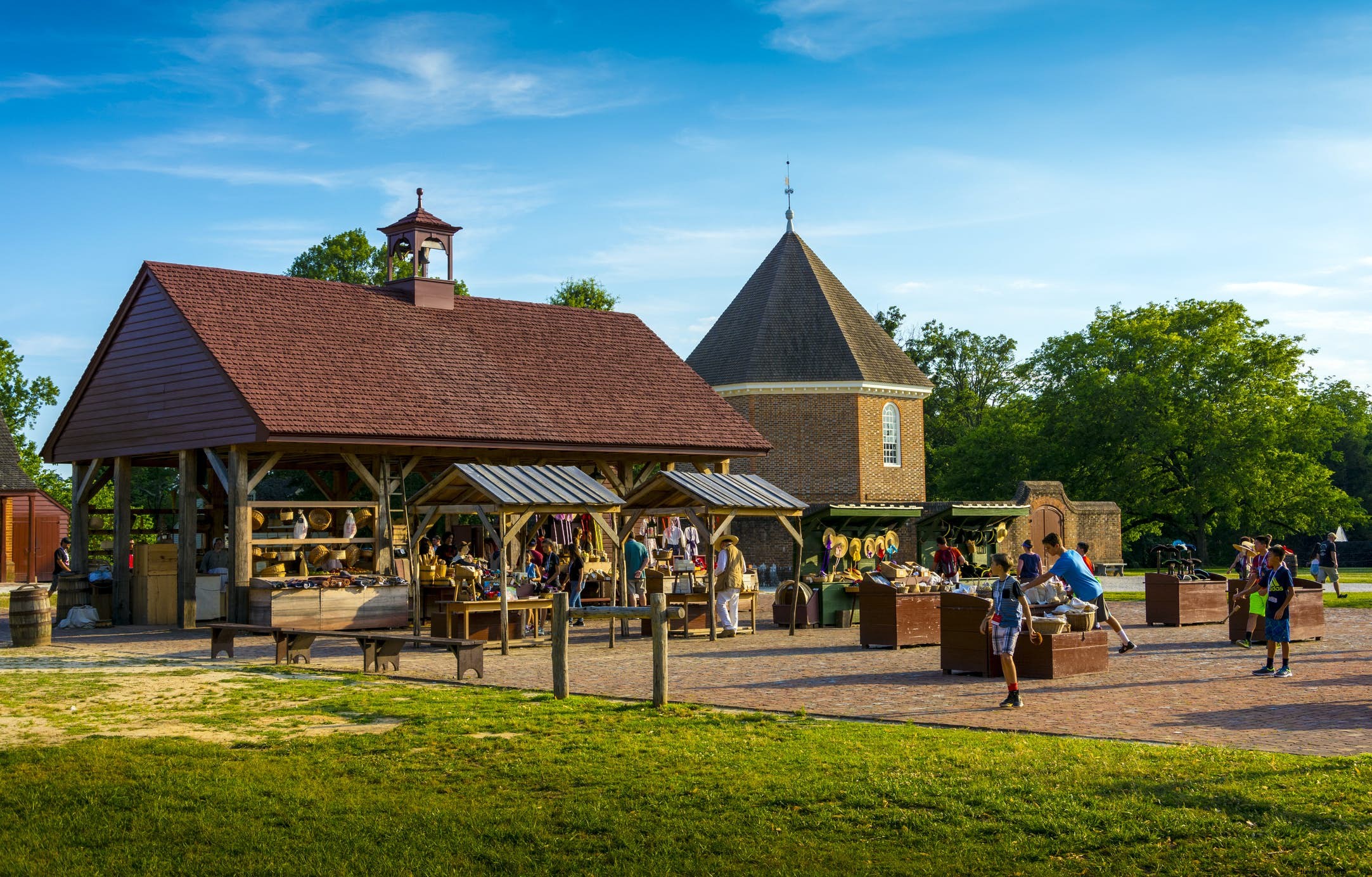 Colonial Williamsburg: Virginia s Authentic Living History Museum