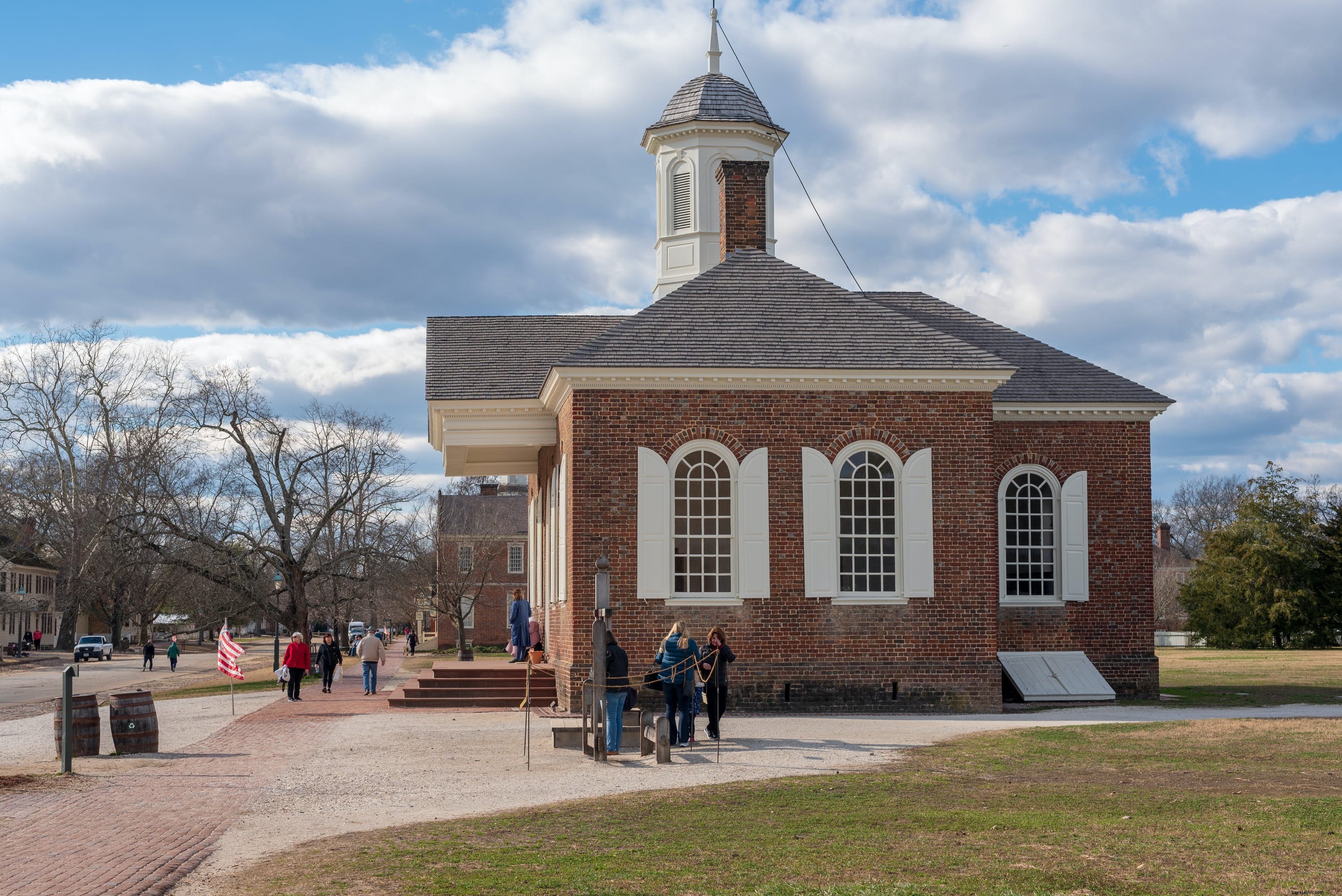 Colonial Williamsburg: Virginia s Authentic Living History Museum