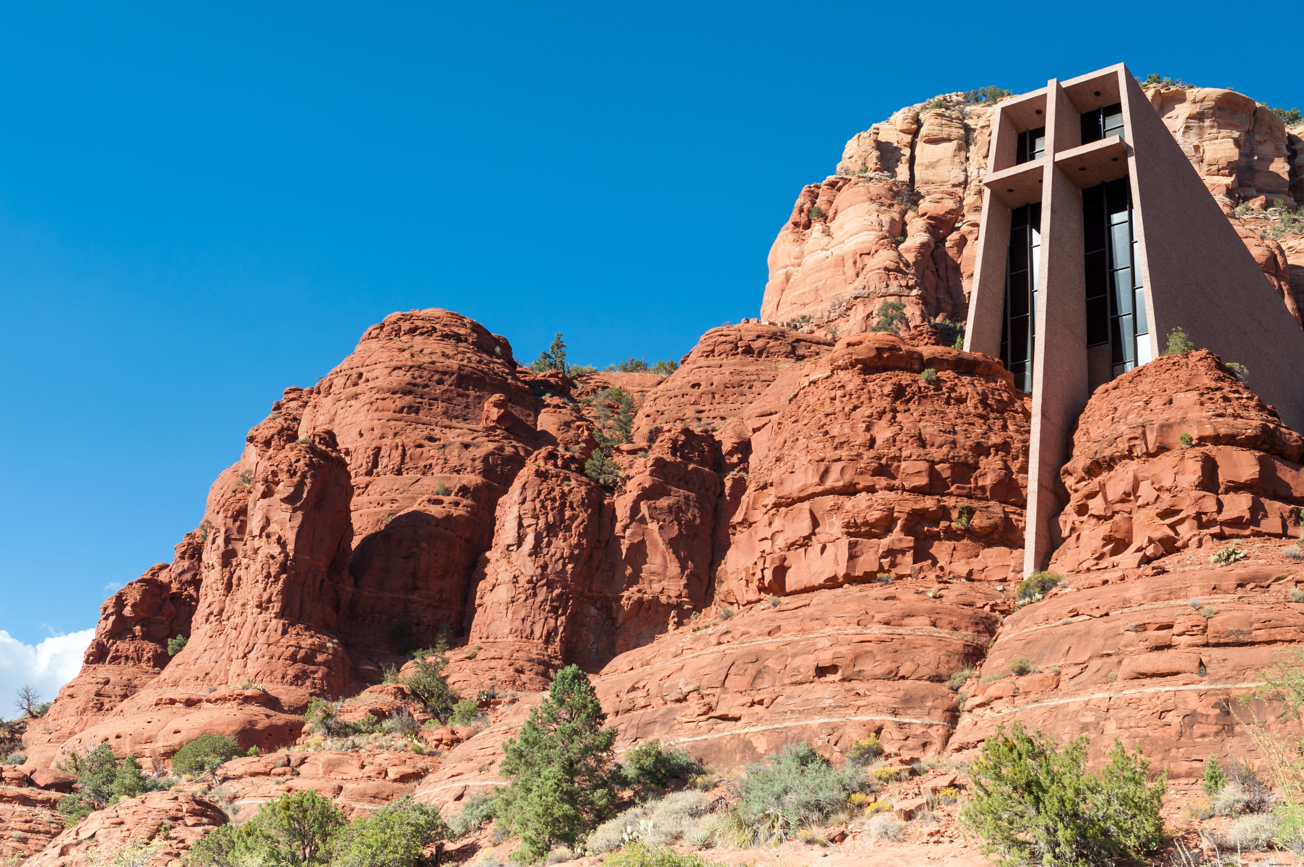 Chapel of the Holy Cross: Sedona s Striking Modernist Landmark Amid Red Rocks