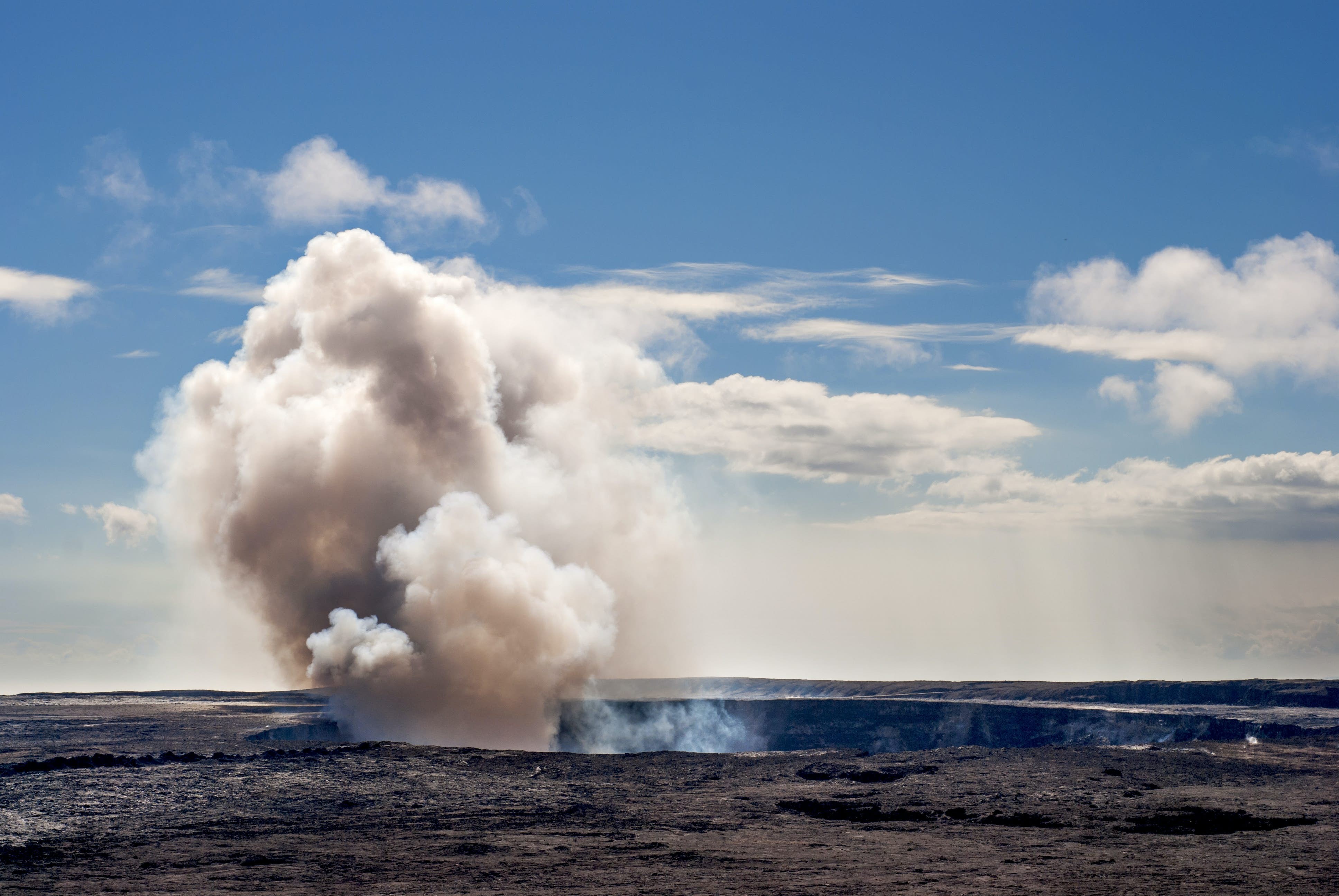 Kilauea Volcano Guide: Current Activity, Safety, History & Best Viewing Spots