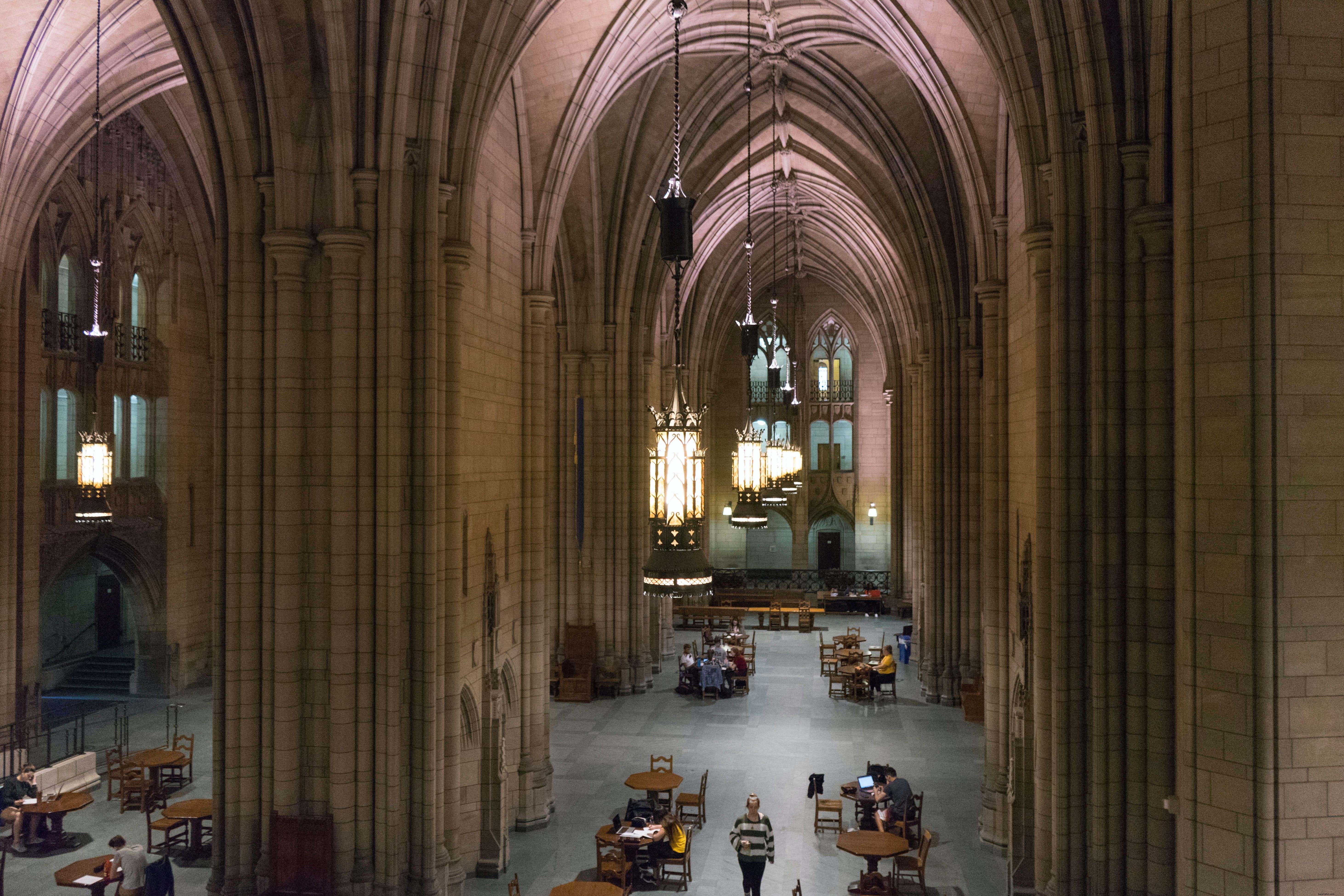 Cathedral of Learning: Pittsburgh s Iconic 42-Story Gothic Landmark at the University of Pittsburgh
