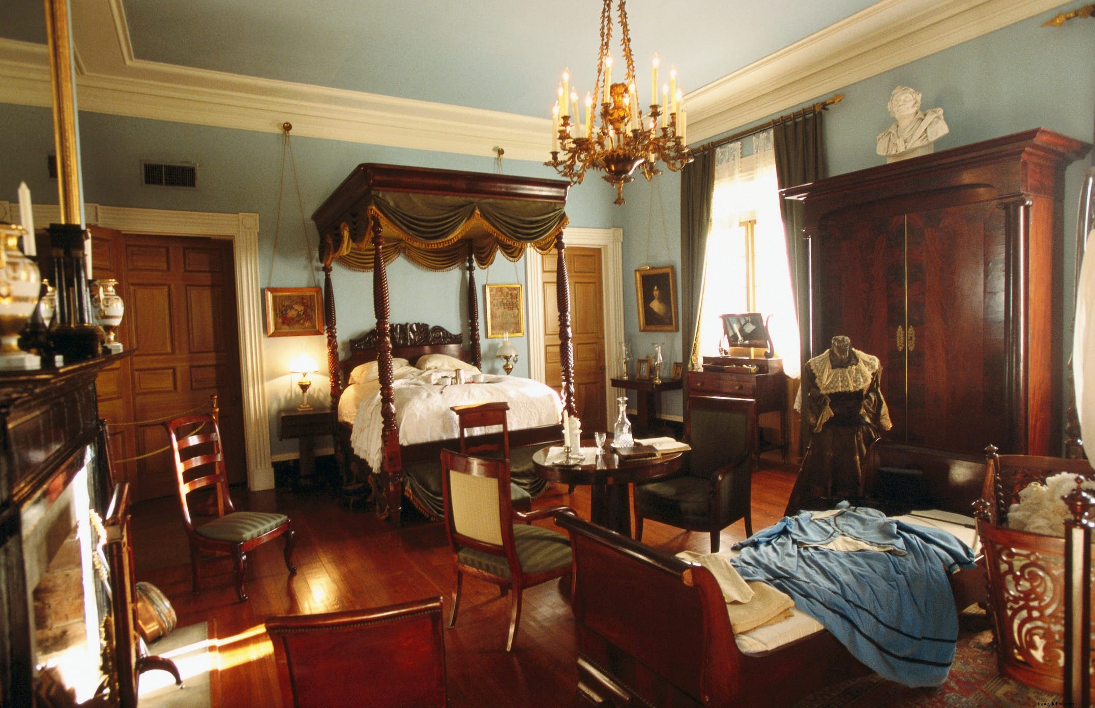 Oak Alley Plantation: Iconic Oaks, Historic Mansion, and Stories of Enslaved Labor