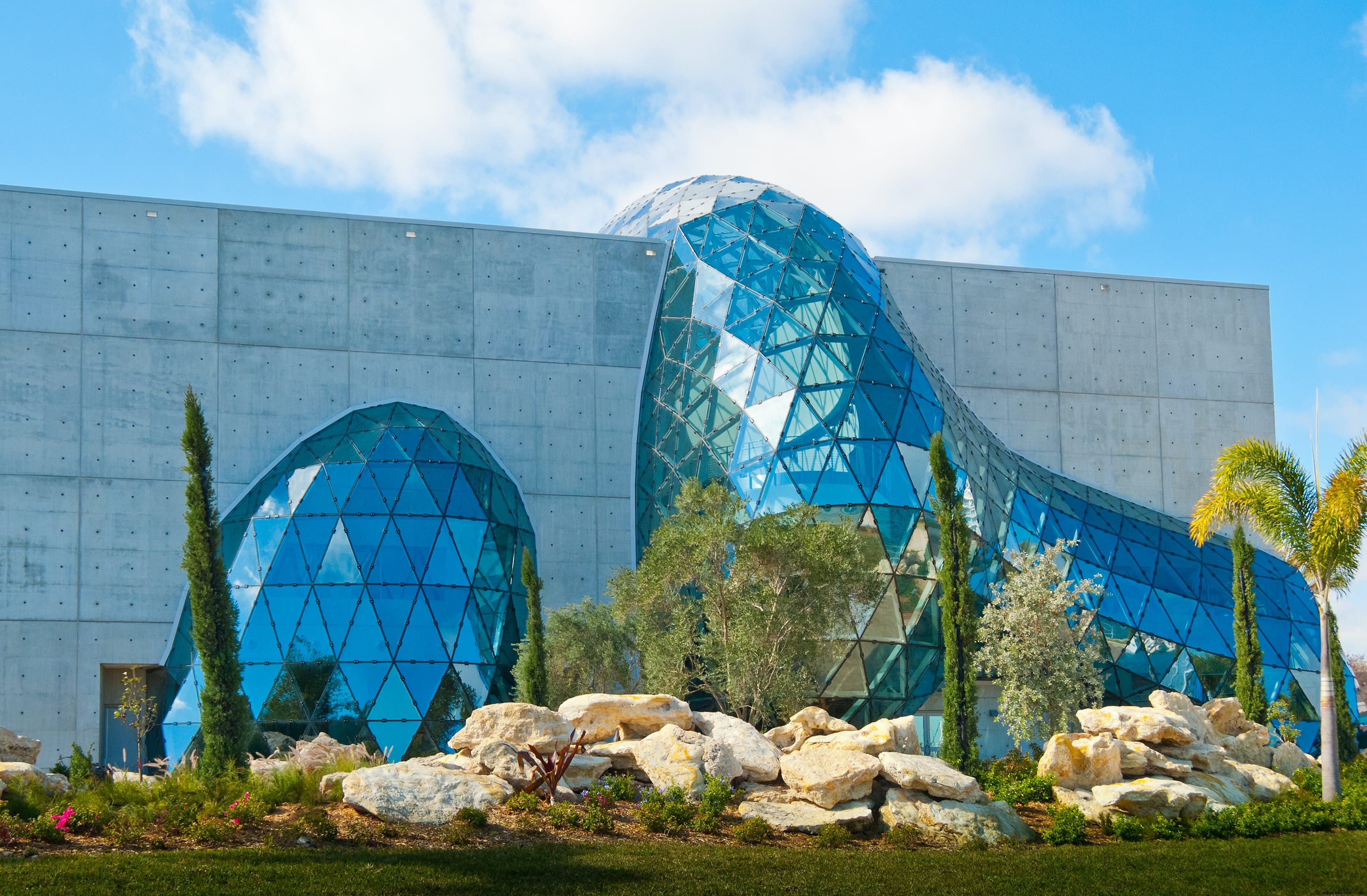 Salvador Dalí Museum: Surreal Architecture and Iconic Art Collection