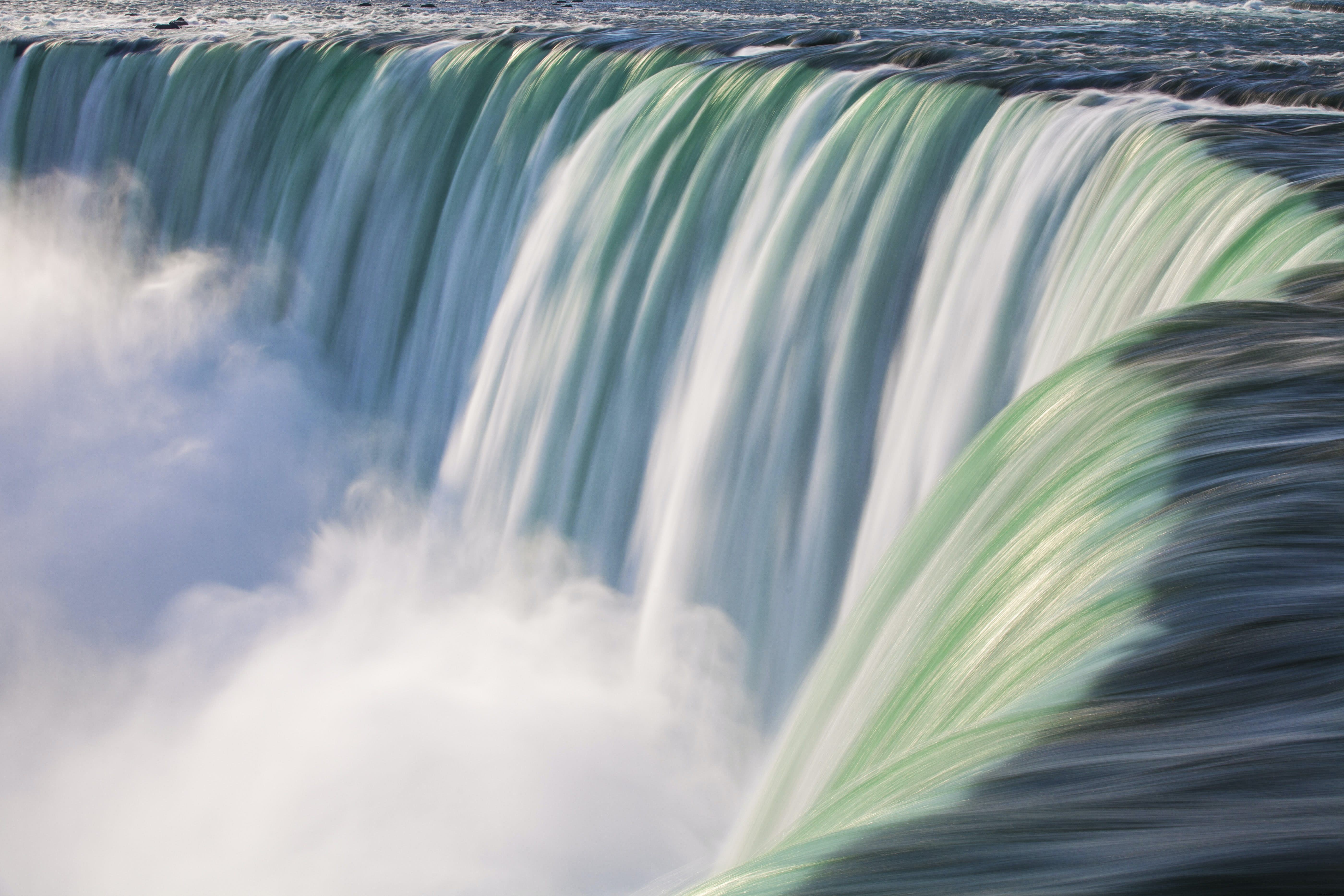 Horseshoe Falls: Niagara s Majestic Powerhouse and Top Viewing Spots