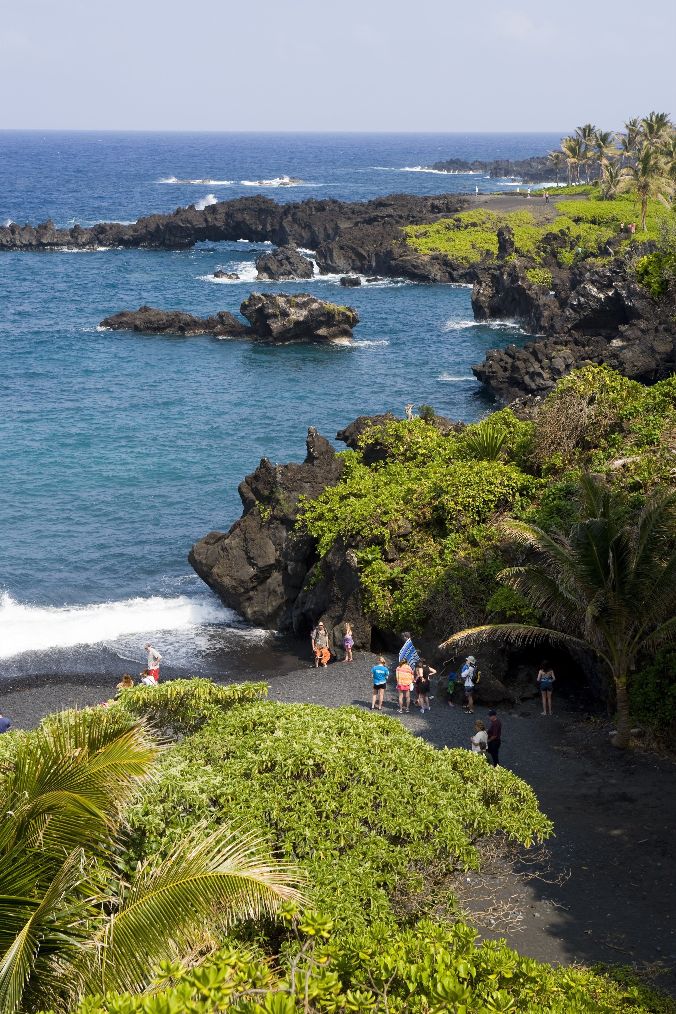 Waiʻanapanapa State Park: Glistening Waters, Lava Caves, and Stunning Coastal Wonders