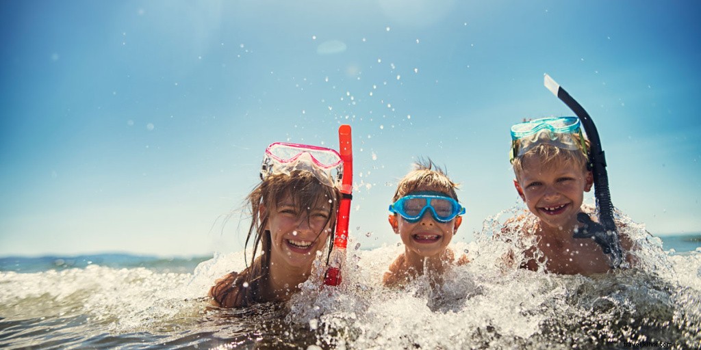 Roatán, Honduras: Ultimate Sun Country Travel Guide to Beaches, Diving & Wildlife