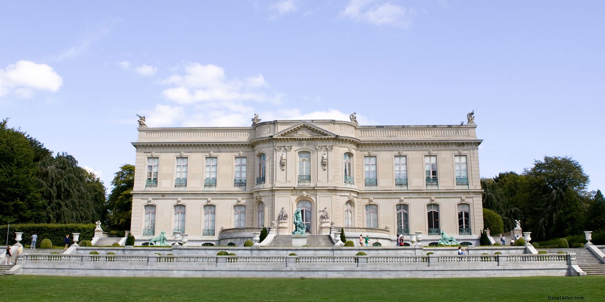 The Ultimate Long Weekend Guide to Newport, Rhode Island: Gilded Age Mansions, Cliff Walk & More