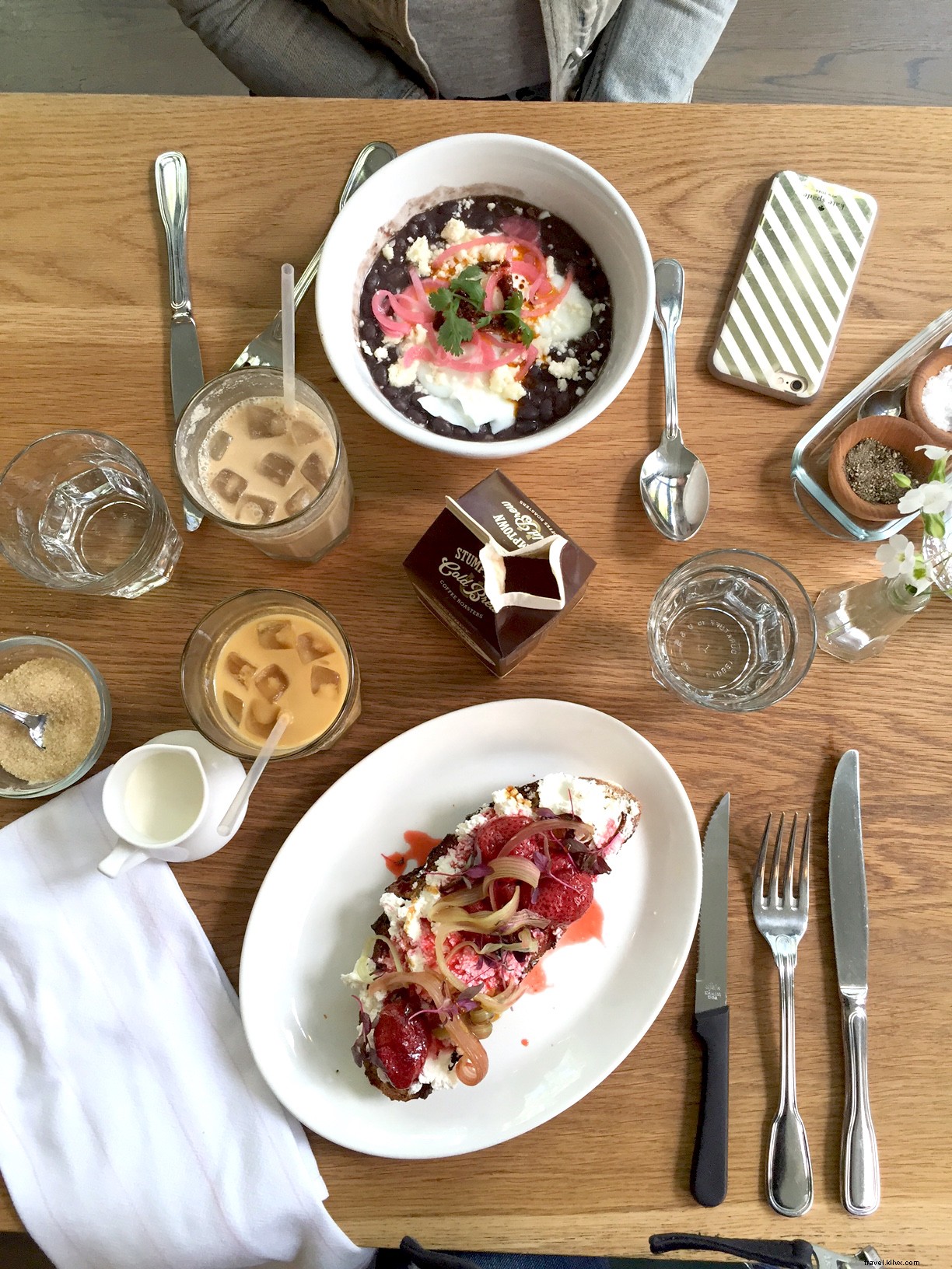 Seattle s Local Favorites: Insider Guide by Chelsea Lankford, Sun Country Explorer