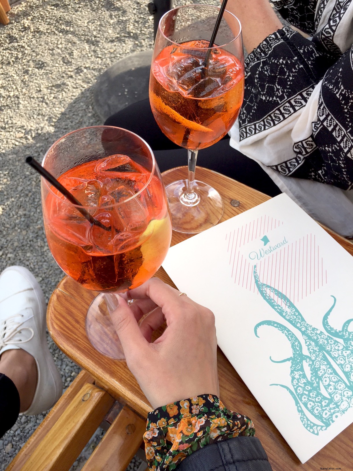 Seattle s Local Favorites: Insider Guide by Chelsea Lankford, Sun Country Explorer