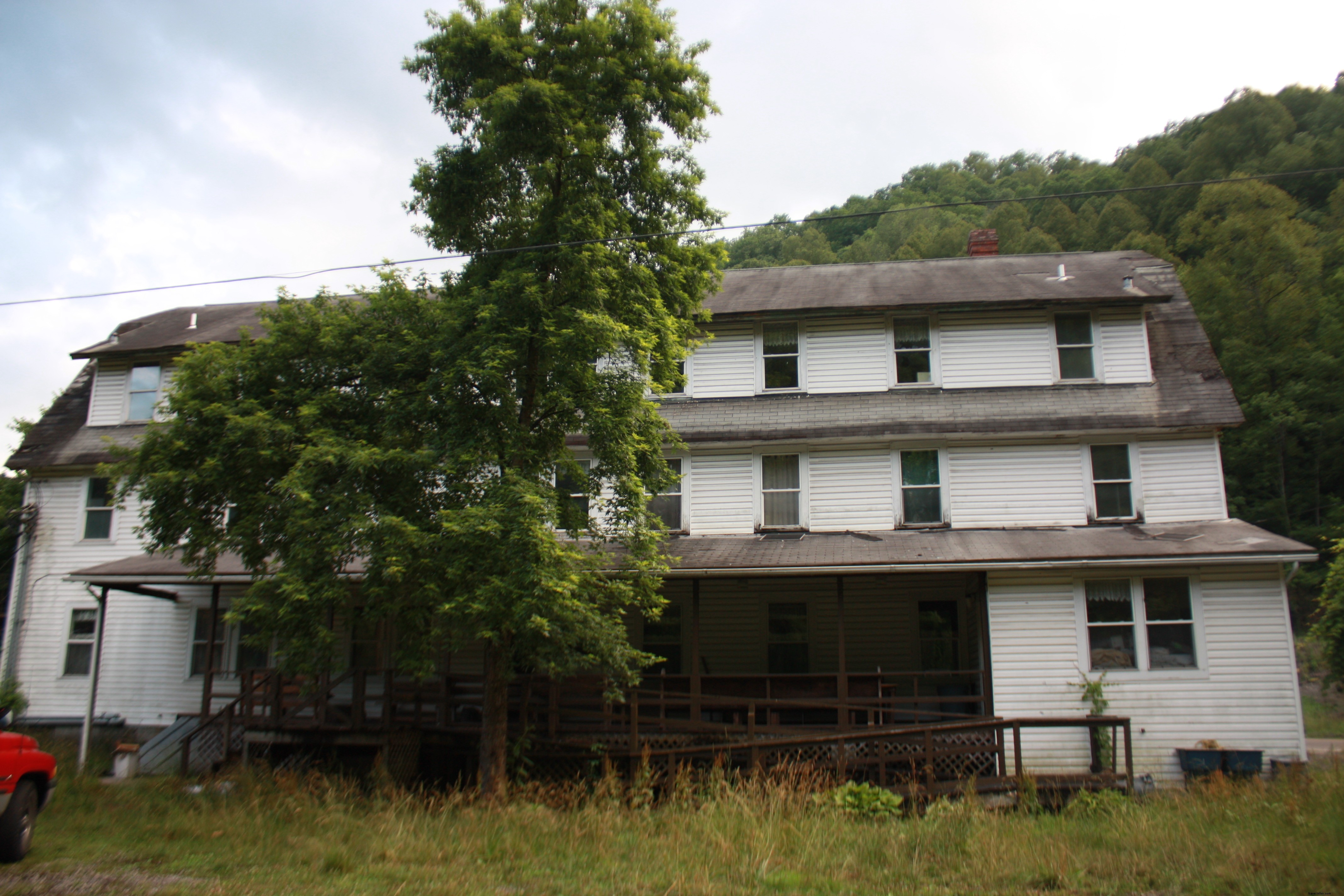 Hatfield-McCoy Trails: Top Lodging for Daytime Adventures and Restful Nights