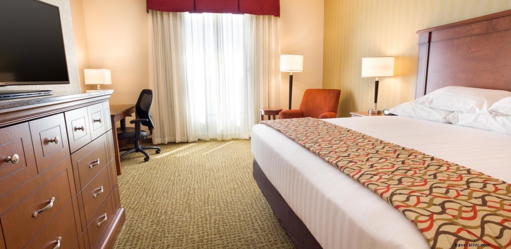 Drury Inn & Suites Phoenix Tempe: Award-Winning Service, Free Amenities & Pet-Friendly Stays