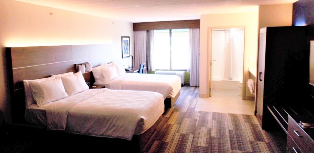 Holiday Inn Express & Suites Tempe: Renovated Suites Near Sky Harbor Airport & ASU