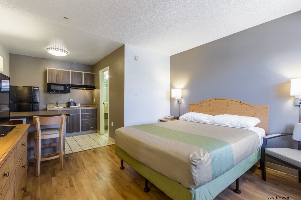 Top Tempe Hotels Near Arizona Mills: Convenient Stays for Shopping, Dining & Entertainment