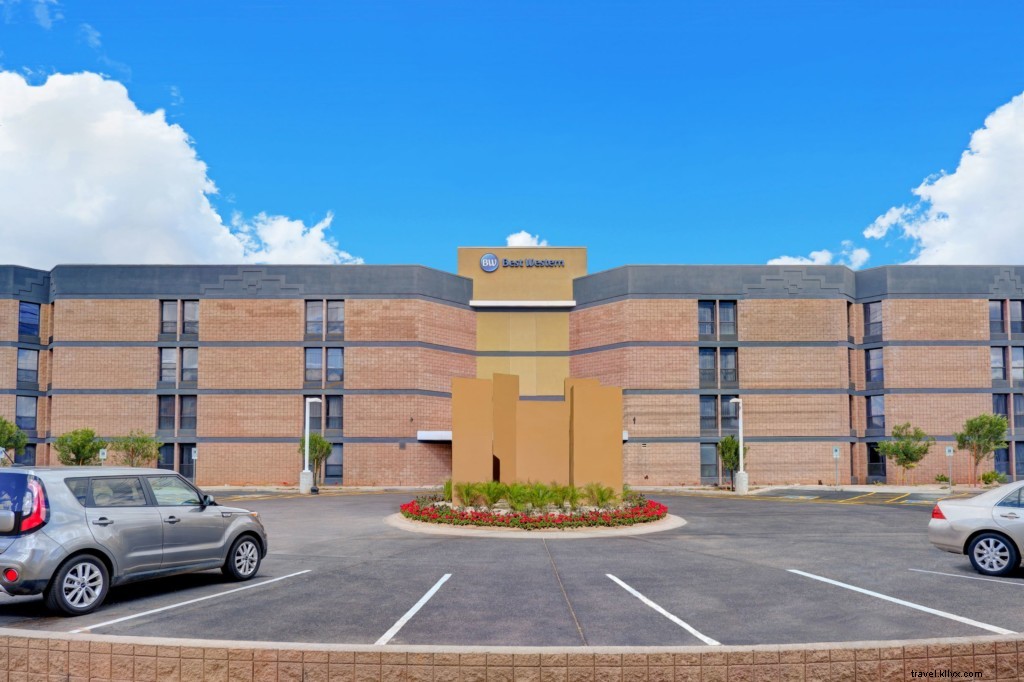 Best Hotels Near Tempe Marketplace in Tempe, AZ: Shopping, Dining & Entertainment