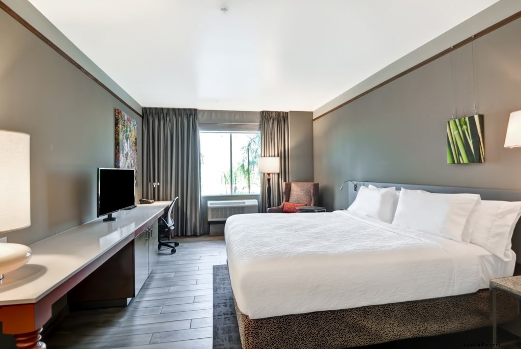 Best Hotels Near Tempe Marketplace in Tempe, AZ: Shopping, Dining & Entertainment