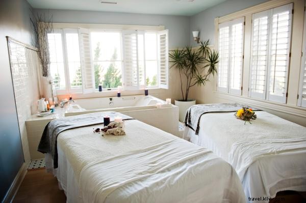 7 Exceptional Outer Banks Spots to Delight Mom on the OBX