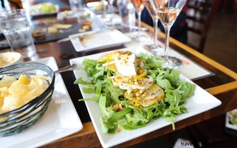 Best OBX Restaurants & Bars: Top Casual Spots for Fresh Seafood in the Outer Banks