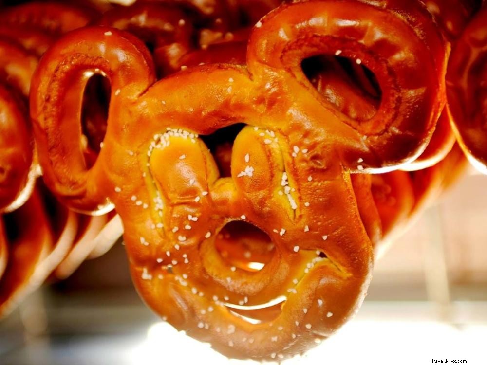 Top 10 Must-Try Disneyland Treats: Iconic Snacks for Unforgettable Memories