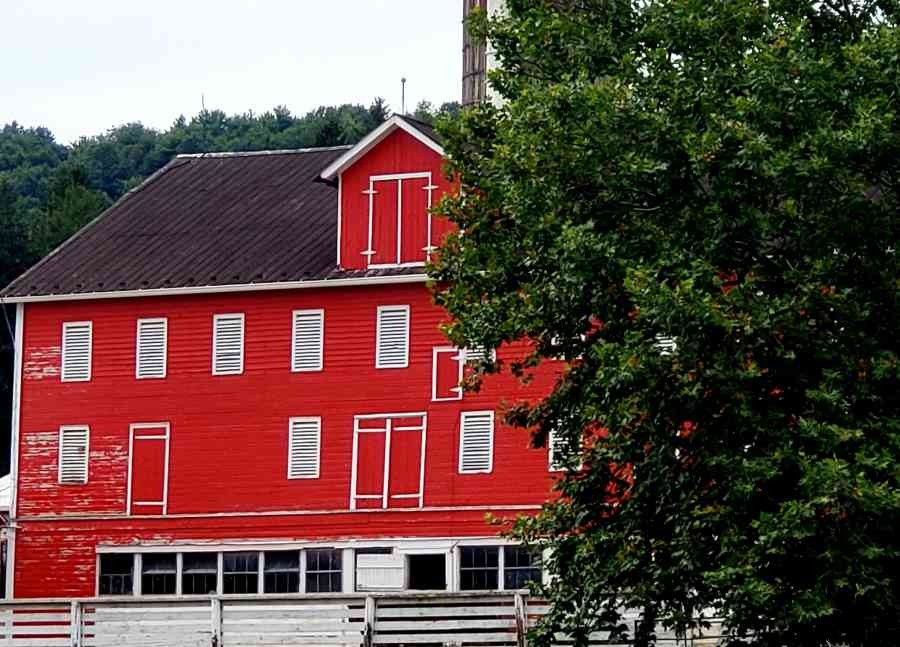 Timeless Barn Charm in Happy Valley: Old and New Architectural Gems