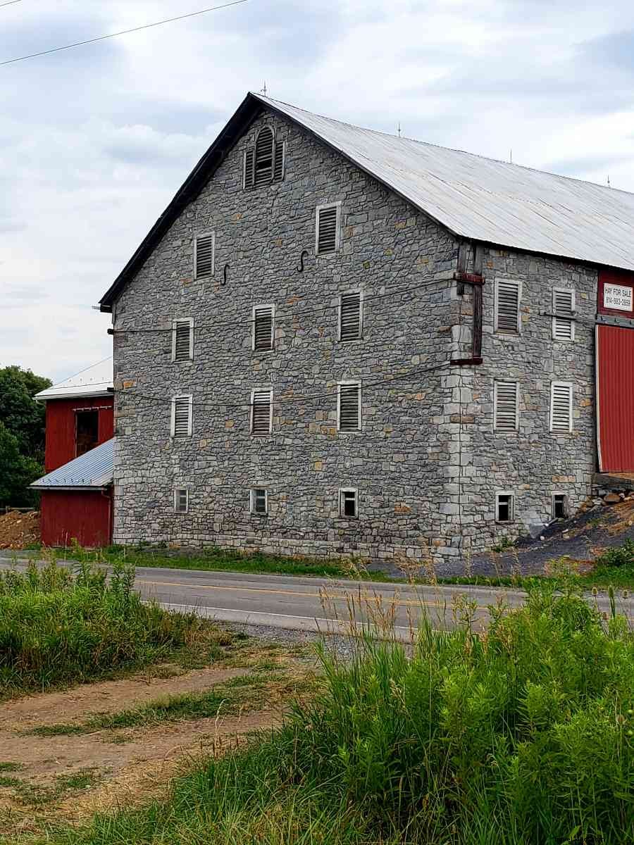 Timeless Barn Charm in Happy Valley: Old and New Architectural Gems