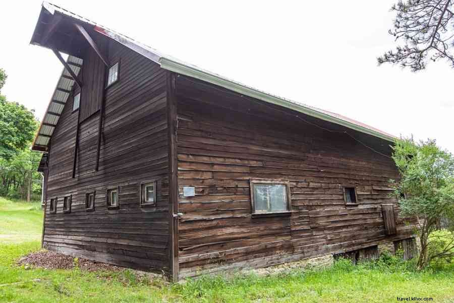 Timeless Barn Charm in Happy Valley: Old and New Architectural Gems