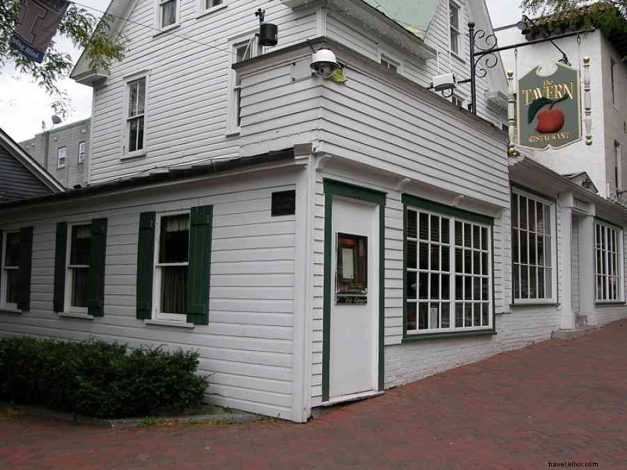 Best Romantic Restaurants and Getaways in Happy Valley for Unforgettable Dates