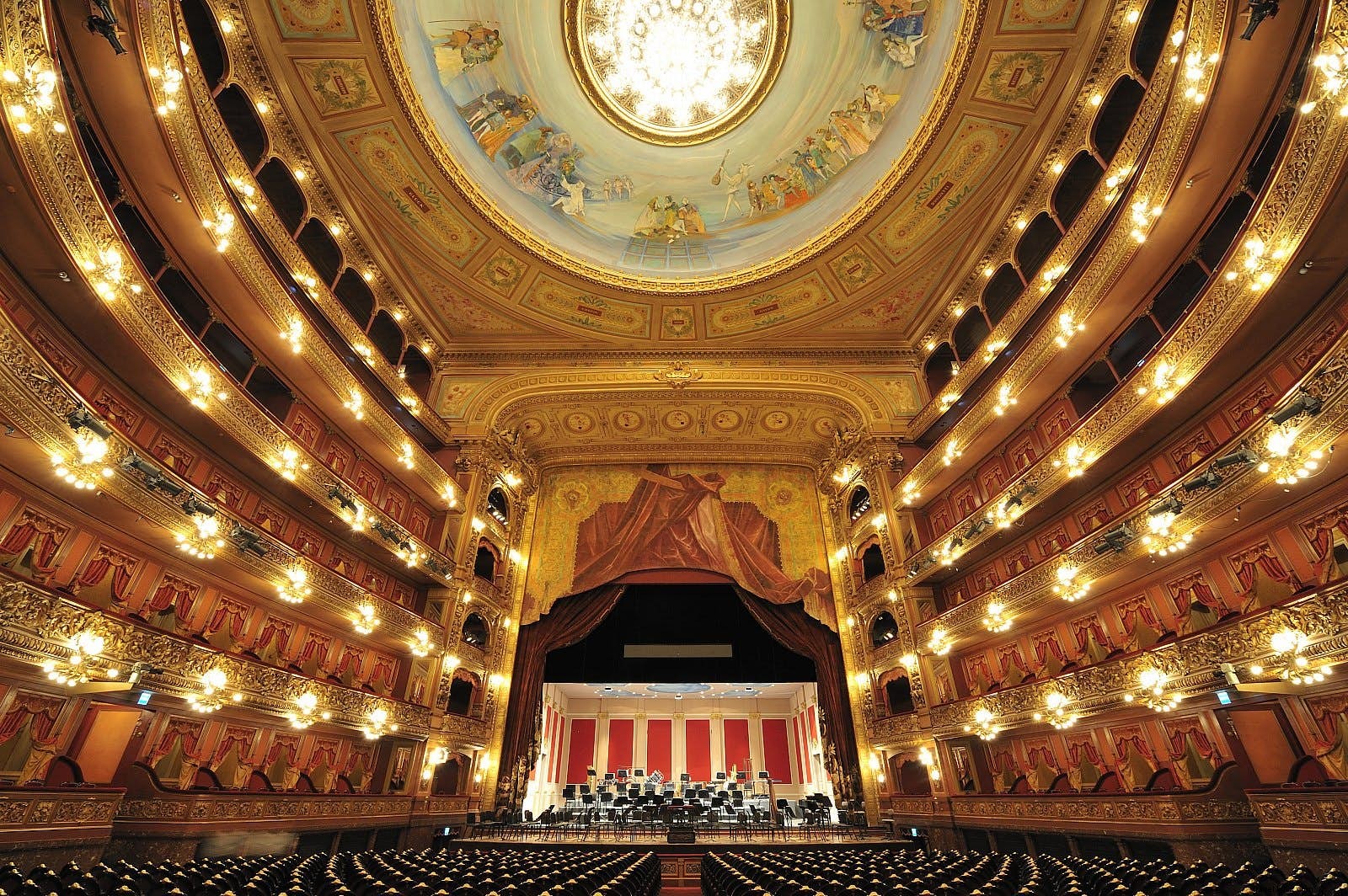 Explore Buenos Aires  Vibrant Fine Arts Scene: Iconic Sights and Cultural Experiences