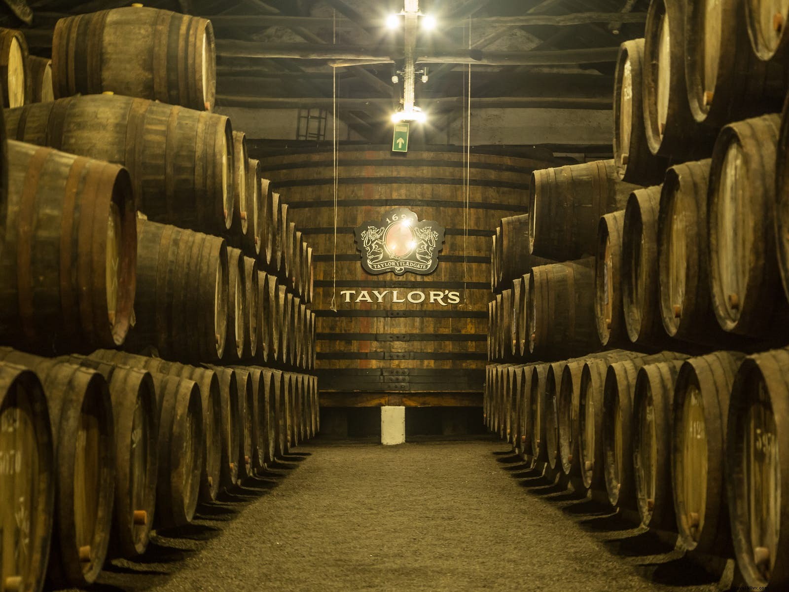 Discover the World s Finest Spirits: Top Distillery Destinations for Authentic Tastings