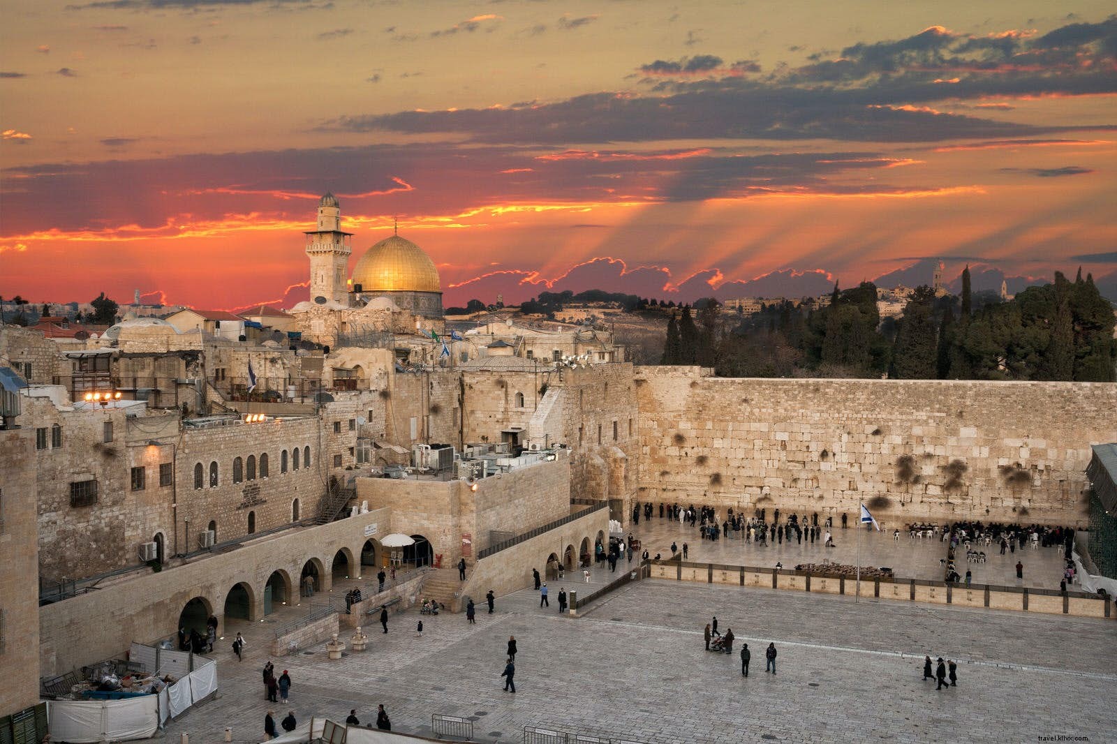 Essential Tips for an Authentic Shabbat Experience in Jerusalem