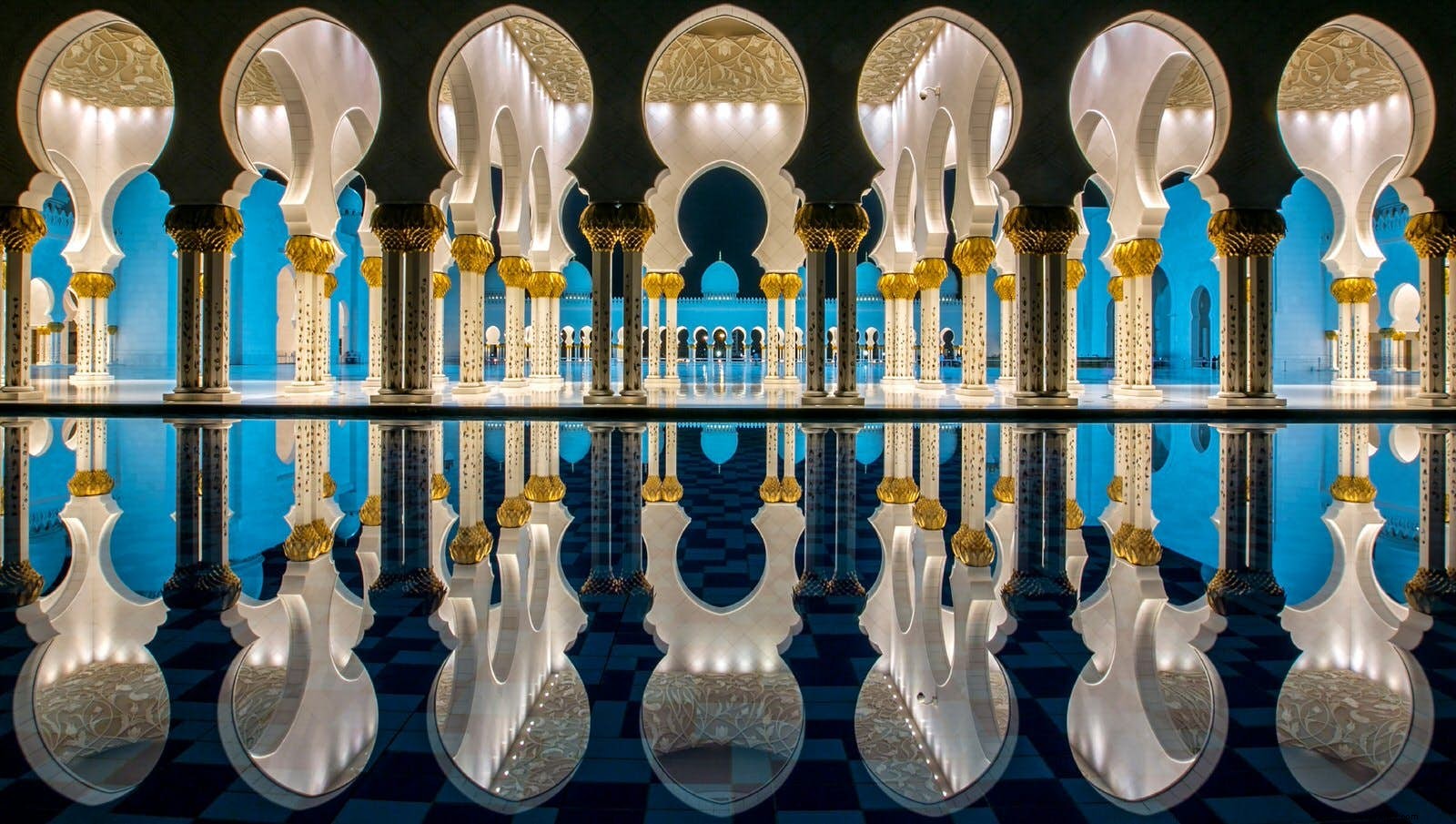Abu Dhabi Superlatives: Discover the World s Largest Mosque, Fastest Rollercoaster, and More