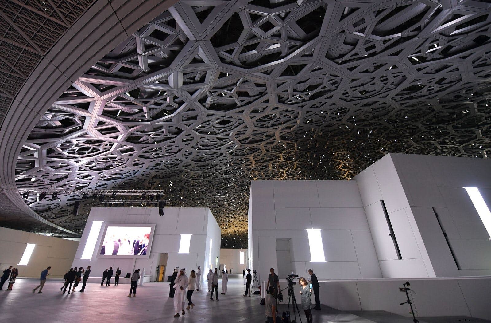 Discover Abu Dhabi s Vibrant Arts and Culture Scene: Top Must-Visit Spots