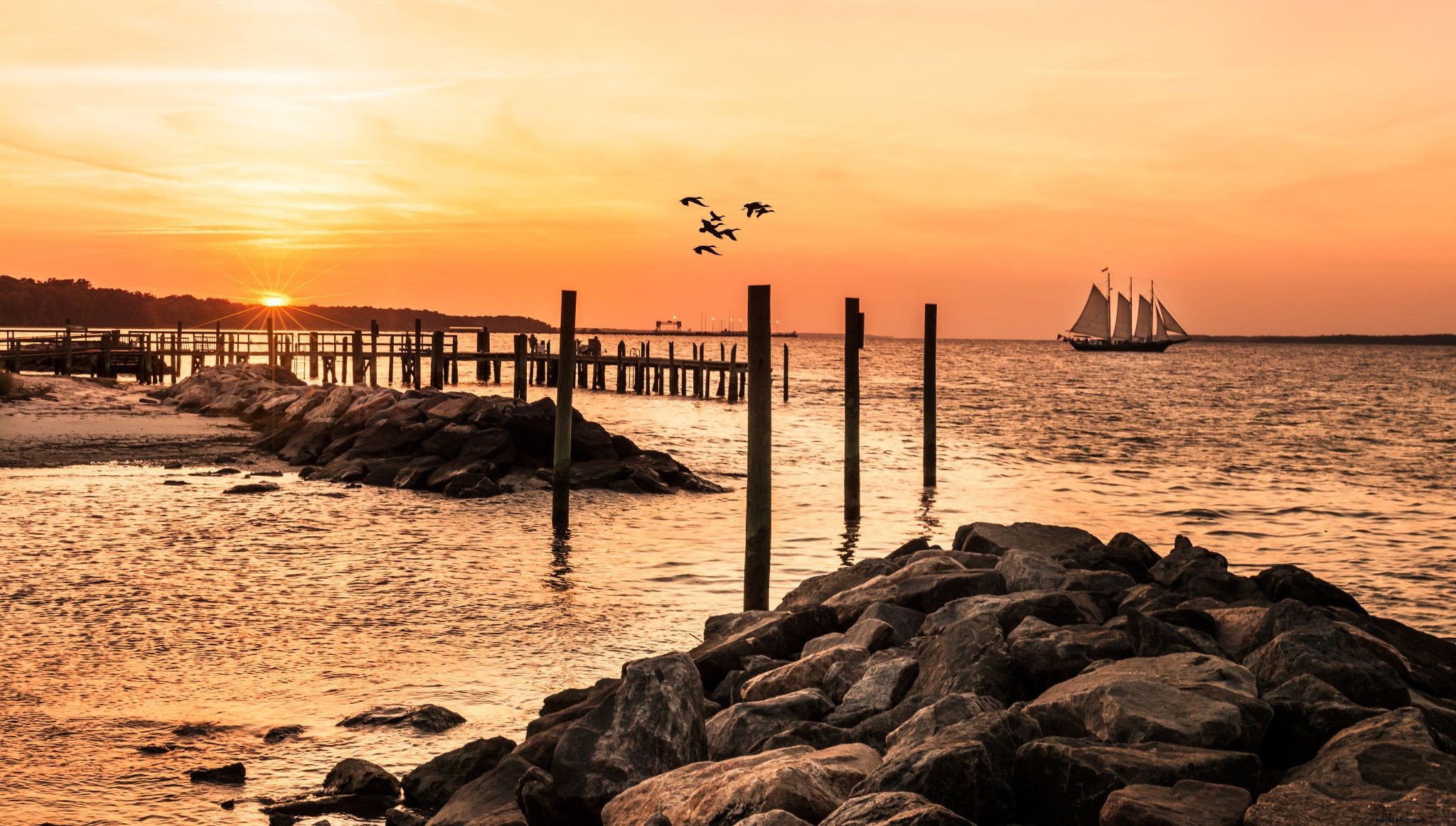 WanderLove: Ultimate Road Trip Guide from Williamsburg to Norfolk, Virginia