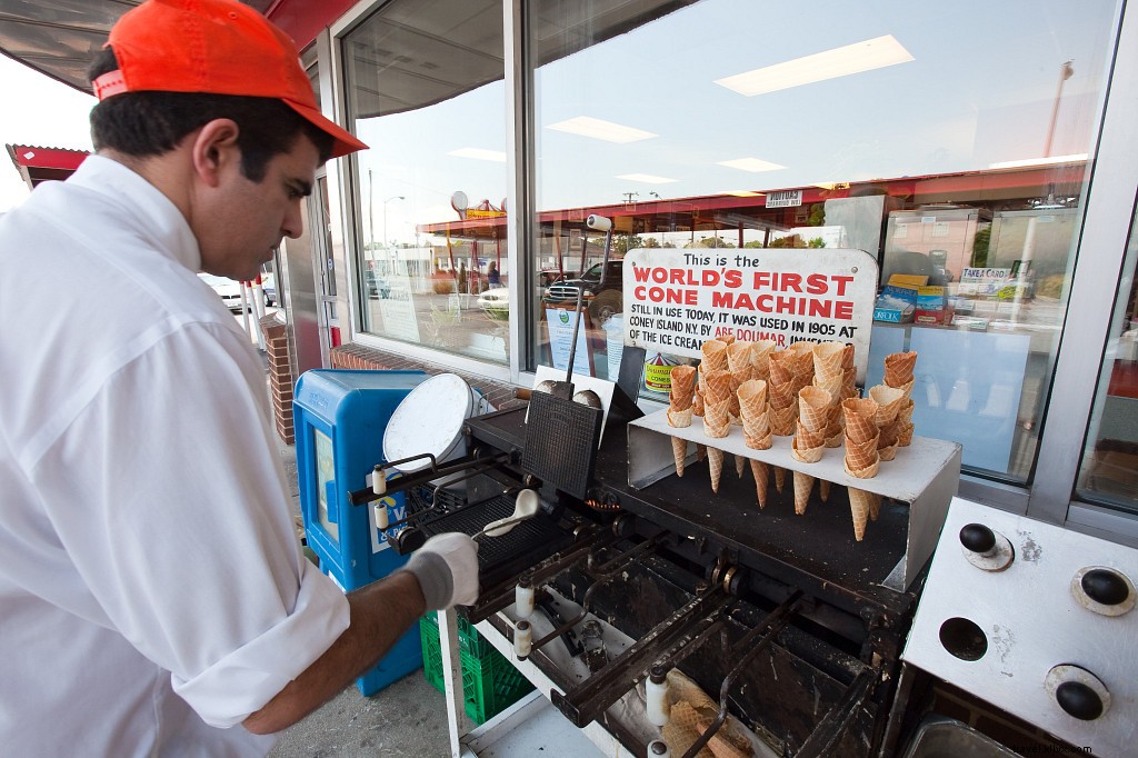 WanderLove: Ultimate Road Trip Guide from Williamsburg to Norfolk, Virginia