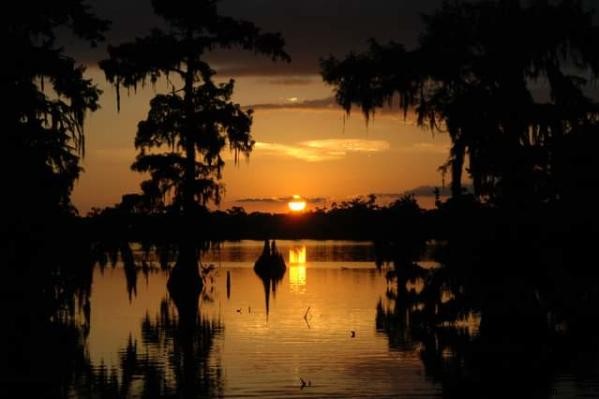 Romantic Lakeside Date Ideas for Valentine’s Day and Beyond