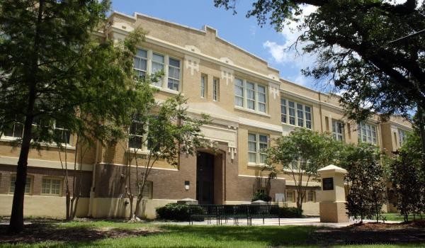 2019 Holiday Art Market in Lake Charles: Unique Artisan Gifts and Family Fun