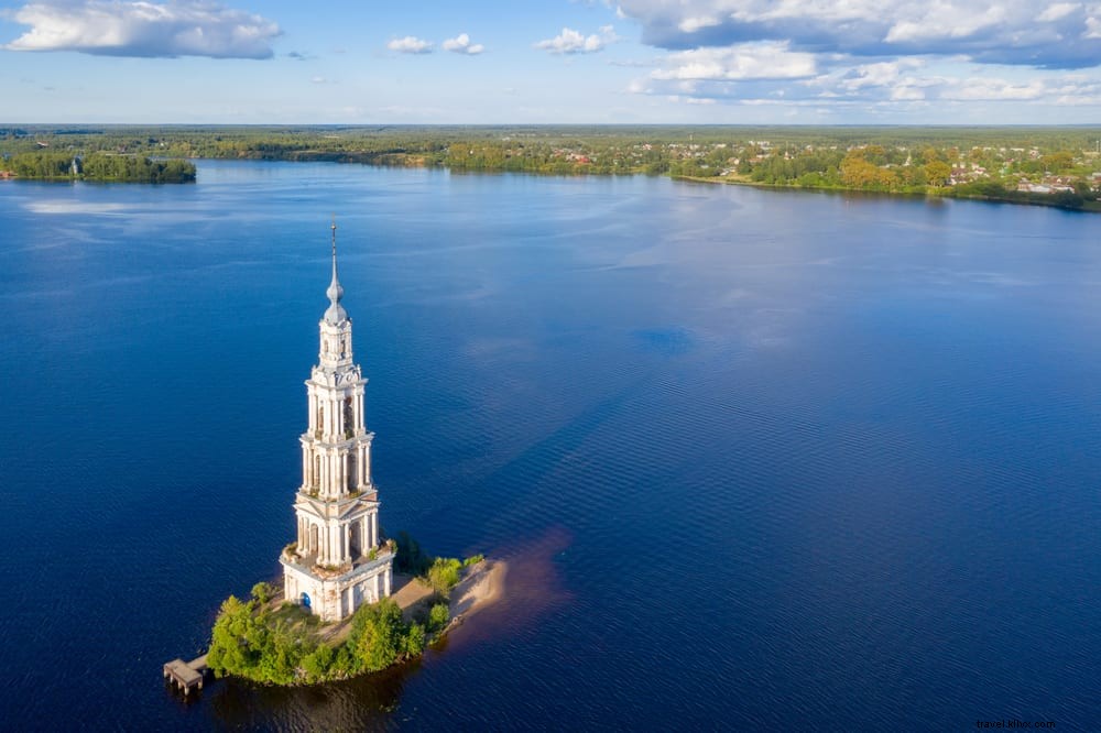 10 Remarkable Submerged Cities Visible from Land Around the World