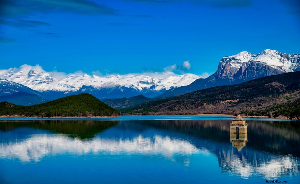 10 Remarkable Submerged Cities Visible from Land Around the World