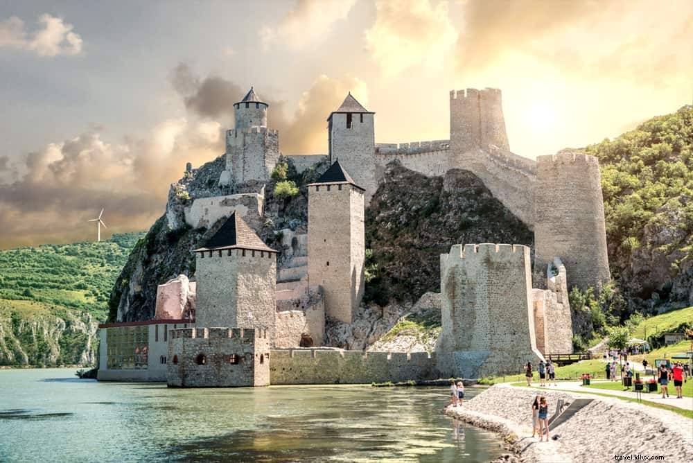 10 Remarkable Submerged Cities Visible from Land Around the World