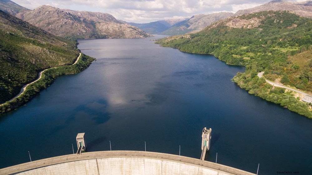 10 Remarkable Submerged Cities Visible from Land Around the World